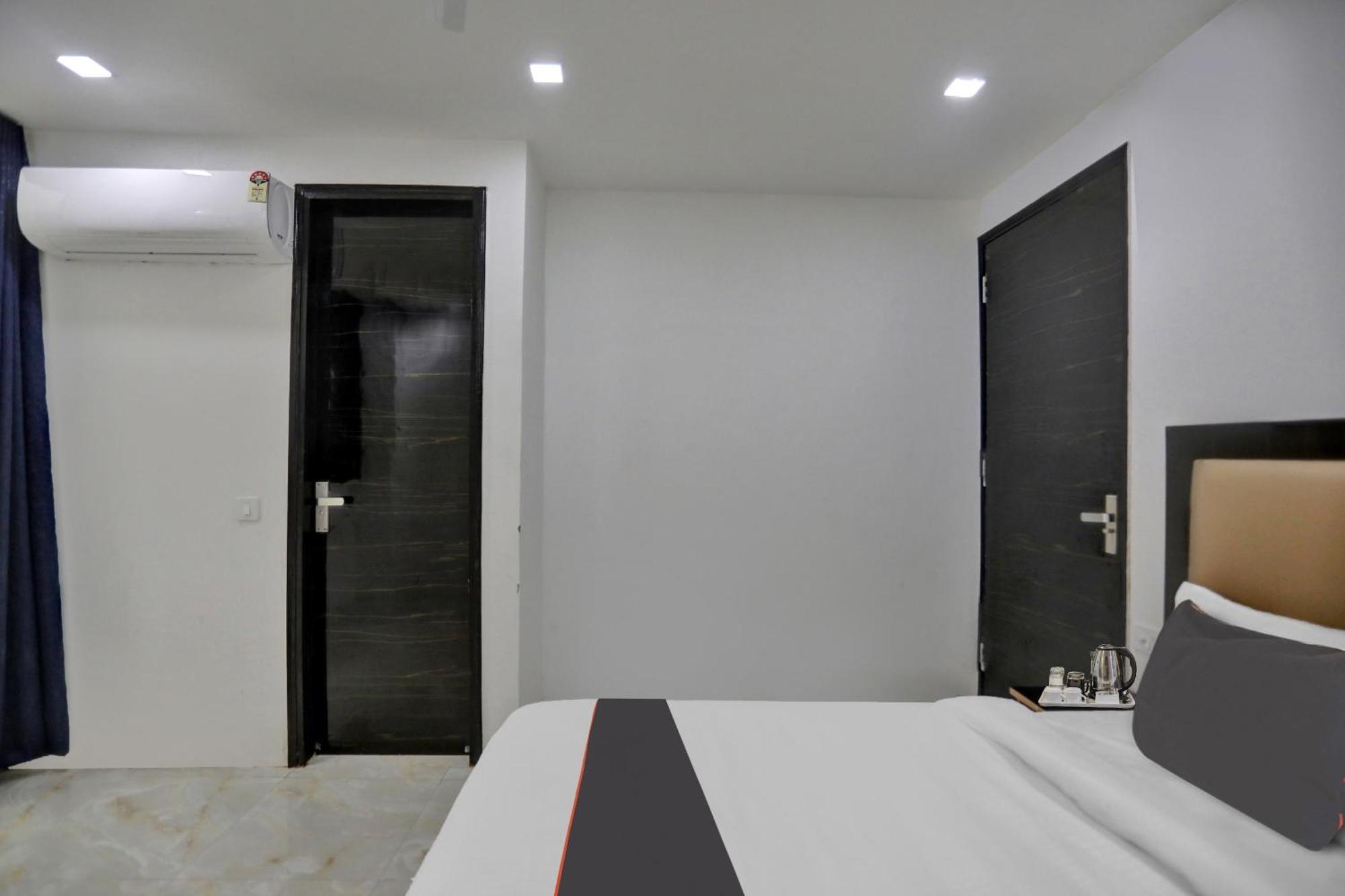 Super Townhouse The Arrow Near Lotus Temple Hotel Ню Делхи Екстериор снимка